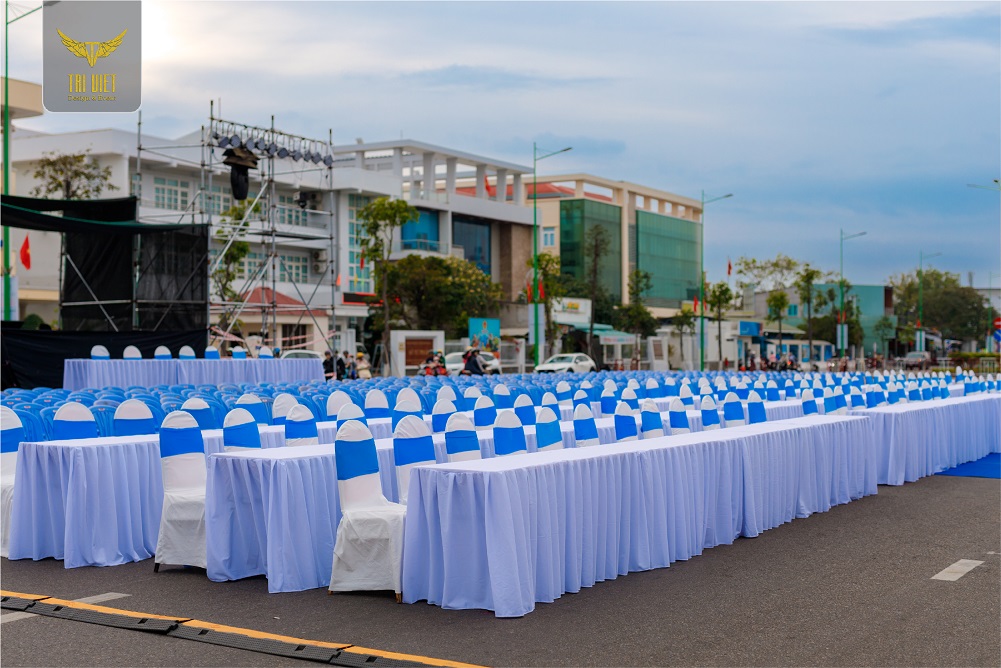 cho-thue-ban-ghe-su-kien-phan-thiet