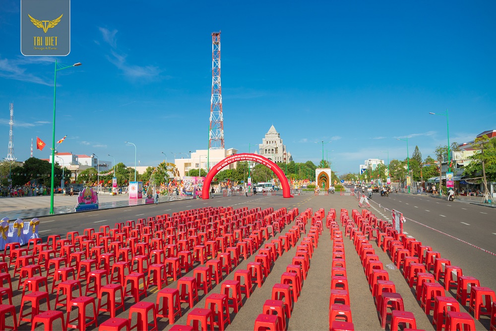 cho-thue-ban-ghe-su-kien-phan-thiet